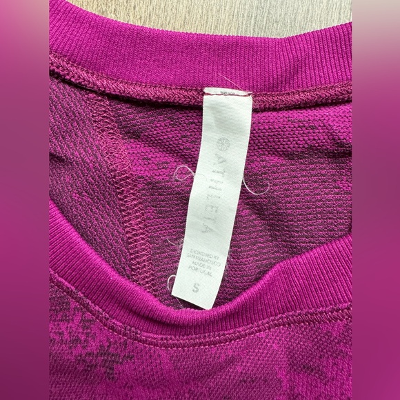 Athleta women’s exercise top. Size small - Picture 3 of 4